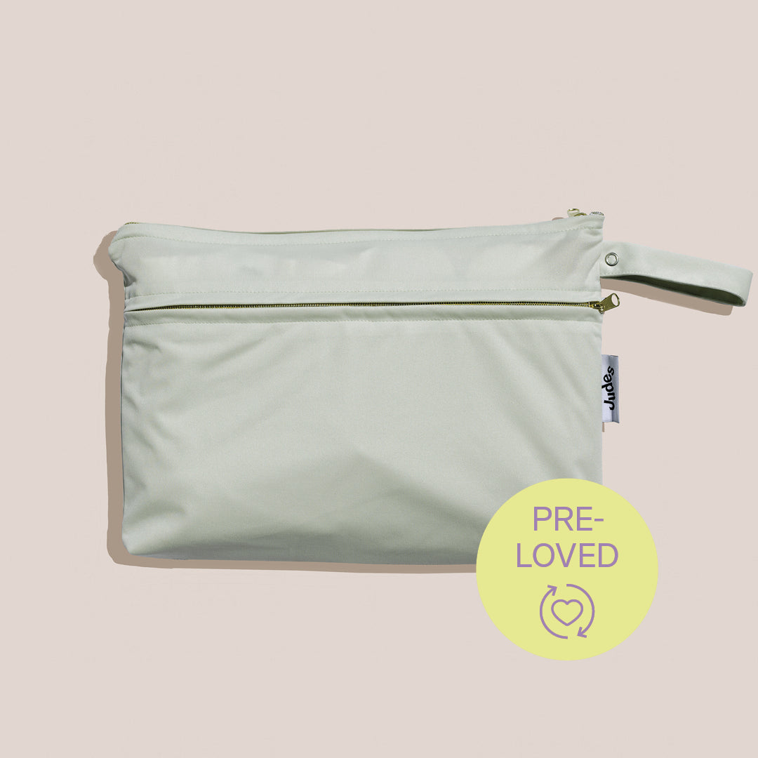 Kleine Wickeltasche pre-loved von Judes in Sage 

Small wetbag pre-loved from Judes in Sage