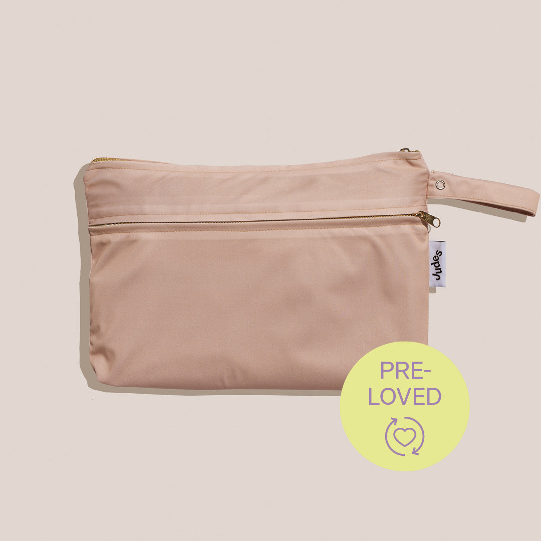 Kleine Wickeltasche pre-loved in Sand von Judes

Small wetbag pre-loved in Sand from Judes